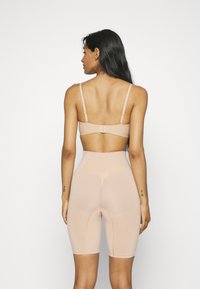 Lindex GIRDLE BIKER SEAMLESS - Sukkahousut - beige