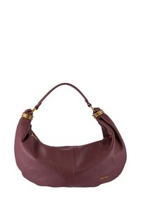 Borsa a mano in pelle bordeaux con un design morbido e svasato, manico curvo fissato con anelli in tono oro, caratterizzata da una texture sottile.