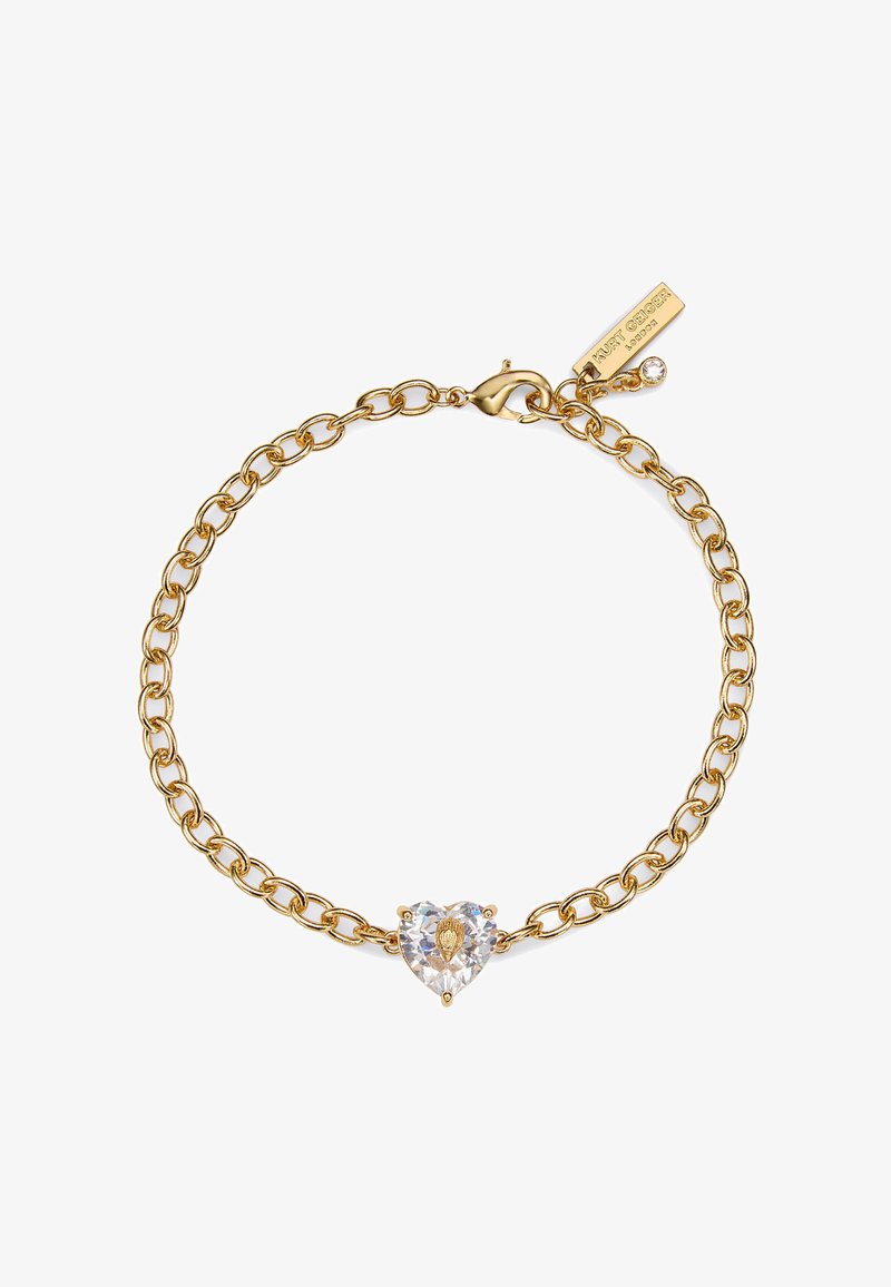 Bracciale con catena d'oro con un gioiello centrale a forma di cuore trasparente e una piccola targhetta incisa con "Kurt Geiger London" vicino alla chiusura.