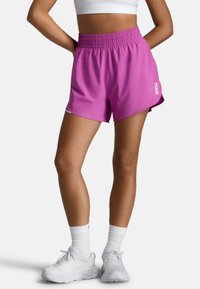 Unselected, hyper violet white reflective