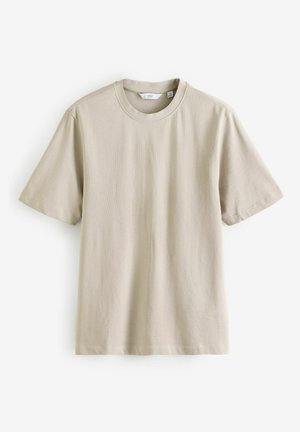 Béžové bavlněné tričko s krátkým rukávem, kulatým výstřihem a jednoduchým designem. Má měkkou texturu a rovný střih. Žádné viditelné vzory ani akcenty.