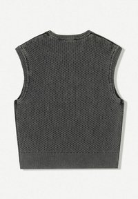 Ärmlös, mörkgrå stickad väst med ett strukturerat mönster, ribbad rund halsringning och nederkant. Justerbar passform på sidorna.