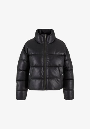 Giacca a vento nera in materiale lucido, con colletto alto, chiusura con zip e dettaglio del logo sulla parte anteriore. Vestibilità ampia con due tasche laterali.