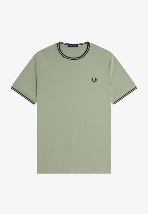 T-shirt a maniche corte verde chiaro con doppie strisce nere su colletto e maniche, e un piccolo logo lauro ricamato nero sul petto.