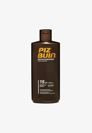 Ruskea pullo Piz Buin kosteuttavaa aurinkovoidetta SPF 15:llä, jossa merkintä keskisuojasta ja nopeasta imeytymisestä.