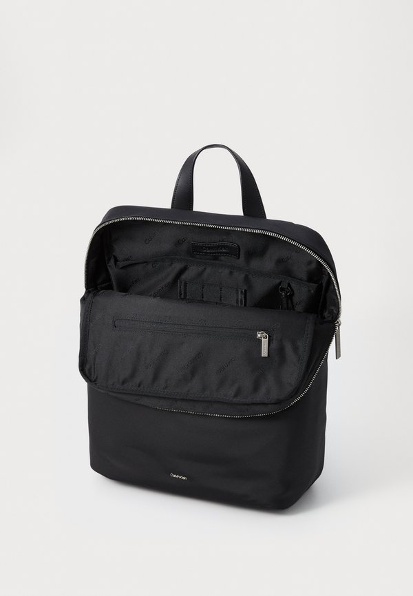 BUSINESS TECH SQUARED  - Rucksack2