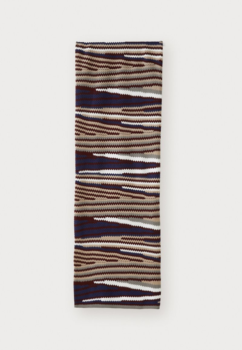 Sciarpa lavorata a maglia con strisce alternate in marrone, blu navy, grigio e bianco; motivo a zigzag testurizzato su tutta la superficie.