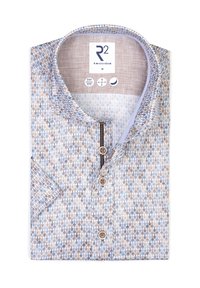 Kortärmige gestreepte shirt in tinten van blauw en beige met knopenlijst, ronde kraag en een geometrisch ontwerp. Bevat twee knopen.