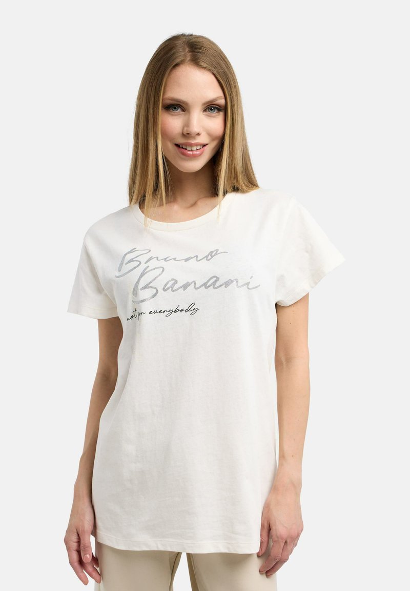 Weisses Baumwoll-T-Shirt mit runder Ausschnitt und kurzen Ärmeln, bedruckt mit silbernem und schwarzem Text "Bruno Banani nicht für jedermann."
