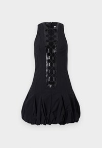 Μαύρο φόρεμα χωρίς μανίκια με φούστα τύπου bubble, λεπτομέρεια δέσιμου με κορδόνι μπροστά και γυαλιστερό τελείωμα, εφαρμοστό στο πάνω μέρος και φαρδαίνει προς τα κάτω.