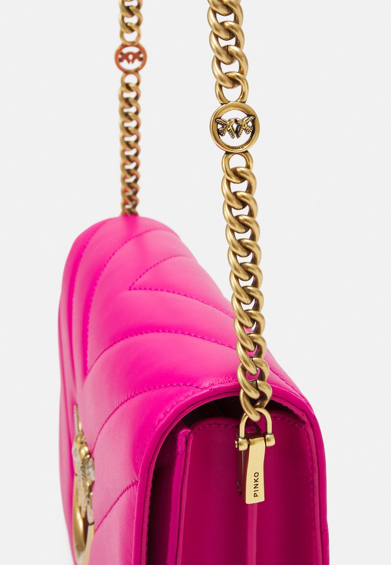Pinko LOVE CLICK CLASSIC BIG CHEVRON Cross body bag pink