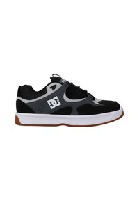 Adidași negri și gri, realizati din material mesh și suede, cu o talpă intermediară albă și o talpă din cauciuc cu un accent maro. Logo-ul DC pe lateral.