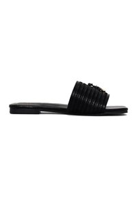 Sandalo slide nero con una parte superiore testurizzata, caratterizzata da righe orizzontali e un piccolo dettaglio decorativo. Suola piatta e design minimalista.