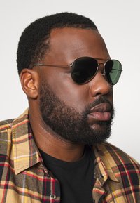 Jack & Jones JACMAVERICK SUNGLASSES - Päikeseprillid - bright gold-coloured