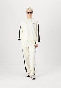 Ellesse CHARON - Treningo apatinė dalis - off white