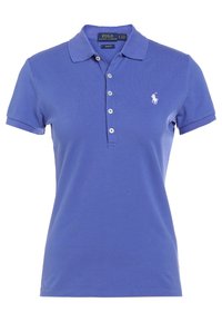 Lila polo-skjorta med slim fit, mjuk bomullstyg, en tvåknappslåsning och en liten broderad logotyp på vänster bröst.