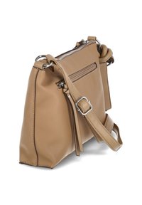 Borsa a tracolla in ecopelle color beige con design strutturato, chiusura con zip, tracolla regolabile e tasca laterale con dettagli in metallo argentato.