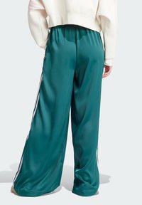adidas Originals Donji dijelovi trenirke - collegiate green
