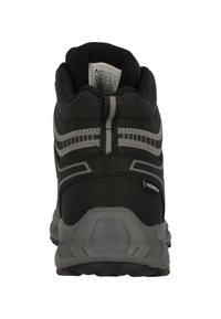 Svart vandringsskor med en strukturerad ovandel, grå accenter och reflexstripes. Har en stoppad häl och en slitstark gummisula.