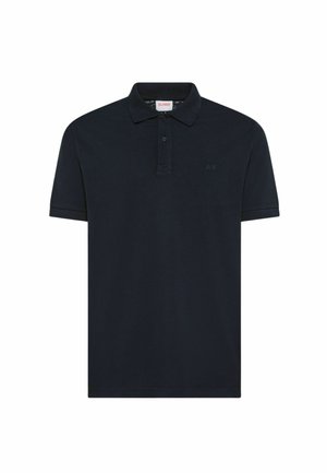 Polo blu navy a maniche corte con collo, patta con due bottoni e logo ricamato discreto sul petto sinistro.