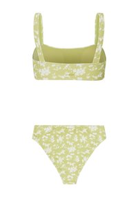 Zelený bikiny set s kvetinovým vzorom a bielymi akcentmi. Vrchná časť má obdĺžnikový tvar a nastaviteľné ramienka; spodná časť je klasické nohavičky.