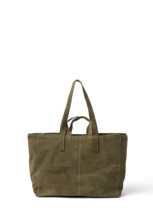 Grote olijfgroene suède draagtas met dubbele schouder- en handgrepen, rechthoekige vorm en zichtbare verticale en horizontale stiksels.
