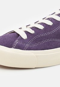 Last Resort AB Sneakers - berry