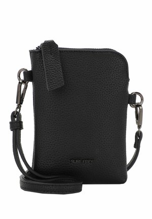Petit sac bandoulière en cuir noir texturé avec fermeture éclair et sangle réglable, marqué "SURI FREY" à l'avant.