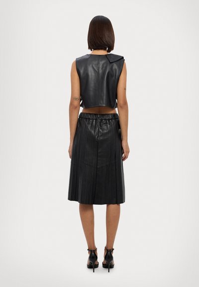 STUDIO ID Vest - nappa black