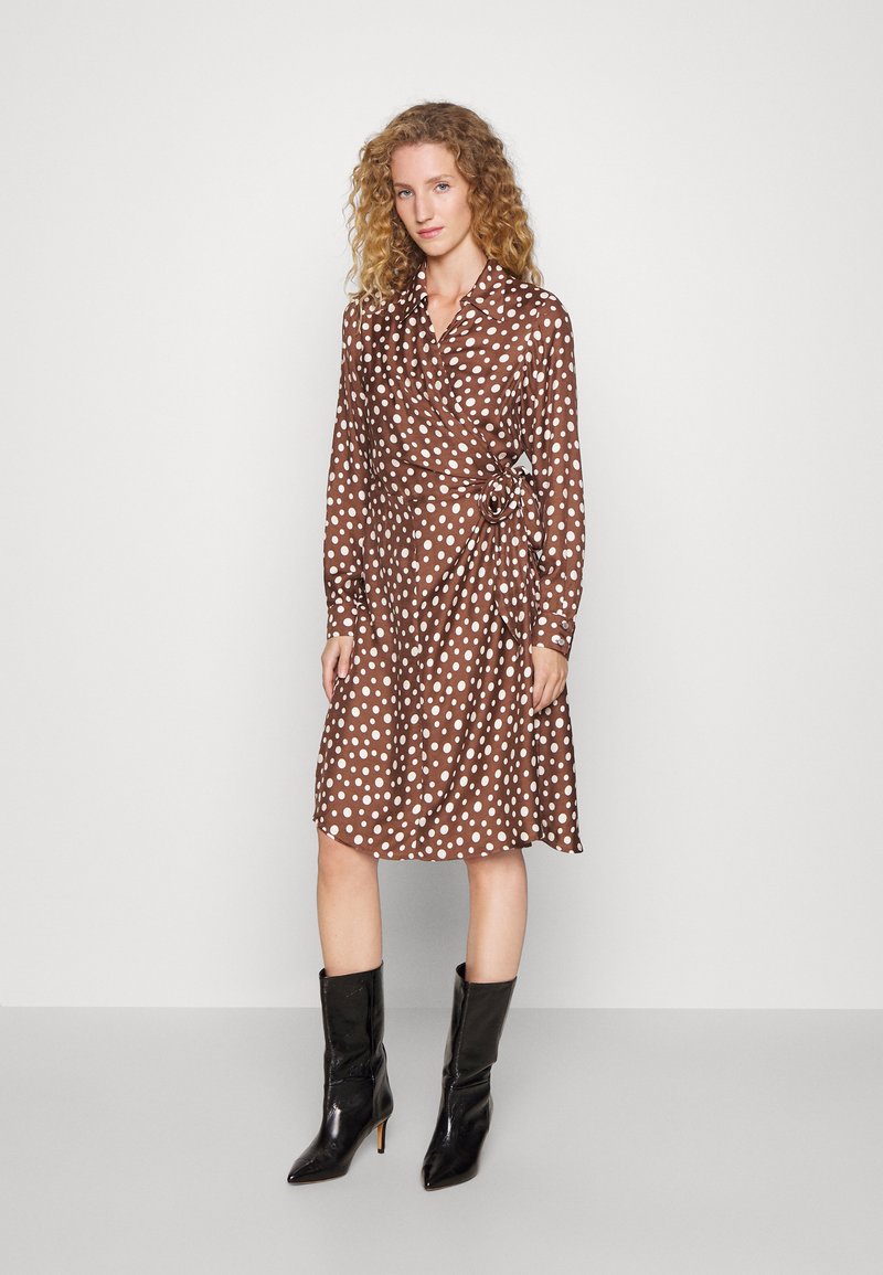 Sand Copenhagen WRAP DRESS Day dress dark brown/brown Zalando.co.uk