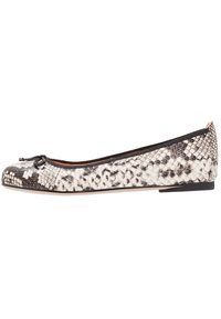 Flat ballet shoe in black and white snake print leather, featuring a rounded toe and decorative bow detail on the front, smooth sole.
