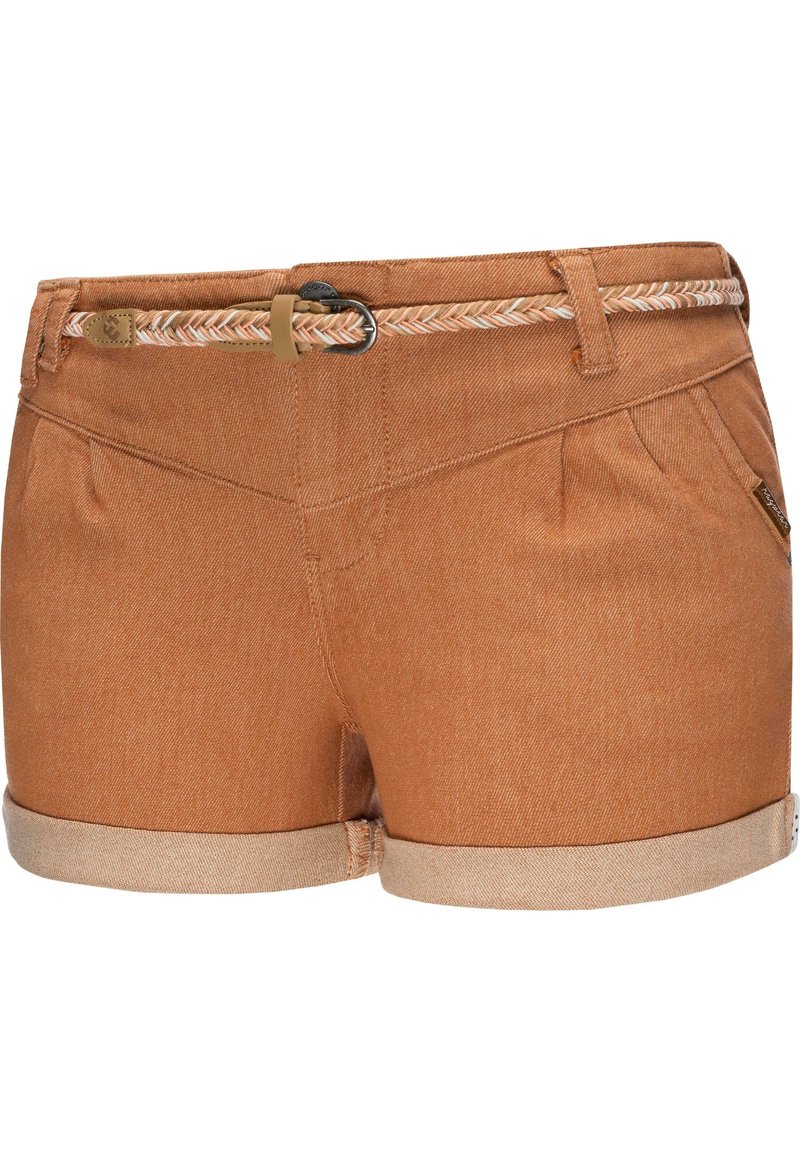 Pantalones cortos de tela marrón clara con un acabado texturizado, que cuentan con un cinturón tejido, dobladillos remangados y pliegues delanteros para mayor detalle.