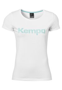 Weißes T-Shirt mit kurzen Ärmeln und rundem Ausschnitt, das ein hellblaues "Kempa"-Logo-Design auf der Vorderseite aufgedruckt hat. Aus weichem Baumwollmaterial.