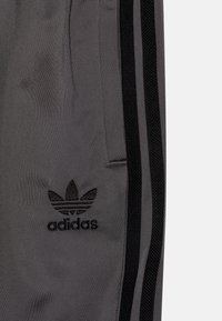 adidas Originals Spodnji deli trenirk - grey five