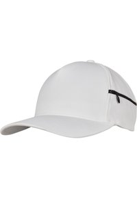 Fehér baseball sapka sima anyagból, ívelt napellenzővel, oldalsó cipzáras zsebével a tároláshoz és strukturált kialakítással.