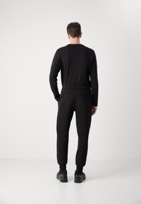 Calvin Klein HORIZONTAL LOGO SWEATPANTS - Παντελόνι φόρμας - black