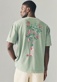 Next TABASCO LICENCE GRAPHIC - T-shirts print - green wash