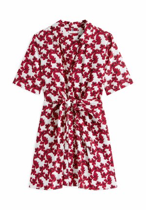 Slå-om-kjole med korte ærmer, hvid baggrund med rødt blomsterprint, bindebånd i taljen og afslappet pasform. Blødt, let stof.