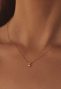 Isabel Bernard Ketting - gold coloured