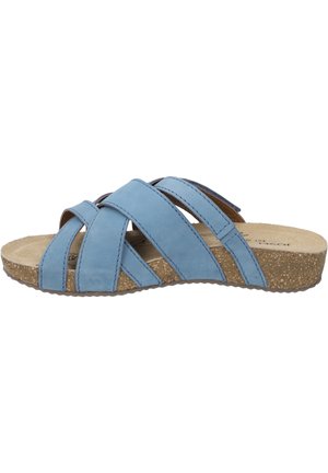 Sandale à semelle plate en cuir bleu avec des sangles croisées et une semelle d'apparence liège. Doublure intérieure douce et semelle extérieure texturée pour une meilleure adhérence.
