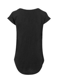Schwarzes Kurzarm-T-Shirt mit rundem Ausschnitt und leicht geschwungenem Saum, aus weichem, glattem Stoff mit leichter Textur.