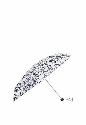 Biały, kompaktowy parasol z czarnym, abstrakcyjnym kwiatowym wzorem, metalową rączką oraz paskiem na nadgarstek na czarnej rączce, otwarty i ustawiony pod kątem.