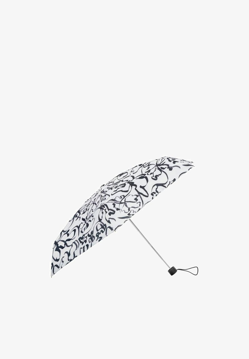 Biały, kompaktowy parasol z czarnym, abstrakcyjnym kwiatowym wzorem, metalową rączką oraz paskiem na nadgarstek na czarnej rączce, otwarty i ustawiony pod kątem.