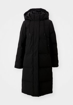 Manteau noir rembourré au design long, fermeture éclair intégrale et capuche. Il dispose de cordons de serrage réglables et de deux poches avant. Texture lisse.