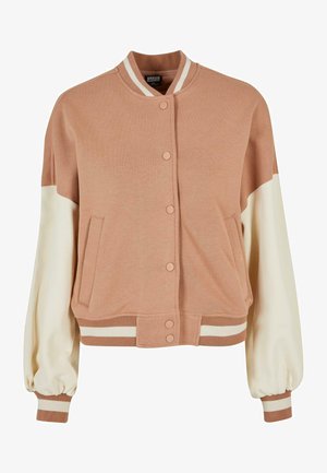 Jasnoróżowa kurtka bomberka z kremowymi rękawami, ściągaczami przy mankietach i u dołu. Posiada zatrzaski oraz kieszenie z przodu. Miękki, casualowy materiał.