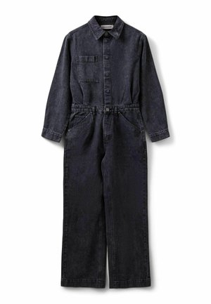 Denim-Overall in dunklem Indigo mit Kragen, Knopfverschluss, Brusttasche, langen Ärmeln und weit geschnittenen, geraden Beinen.