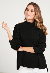 LELA Pulover - black