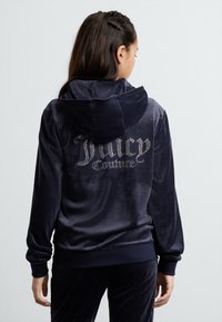 Juicy Couture DIAMANTE ZIP THROUGH HOODIE - Užtrauktuku užsegamas treningas - night sky