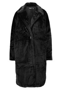 Mustan turkikappa, jossa on pehmeä, teksturoitu pinta, ominaisuutenaan lovellinen kaulus ja yksi nappisulkeminen lisäyksinä.