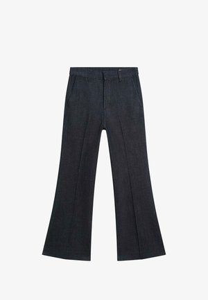 Ciemnoniebieskie spódnice dzwonowe z płaskim przodem, dwiema bocznymi kieszeniami oraz dopasowanym pasem. Tkanina ma gładkie, teksturowane wykończenie.